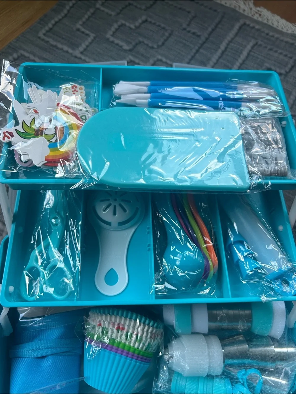 NWT Cake Decorating and Icing 3-Tier Toolbox: Includes Piping Tips & Pastry Bags